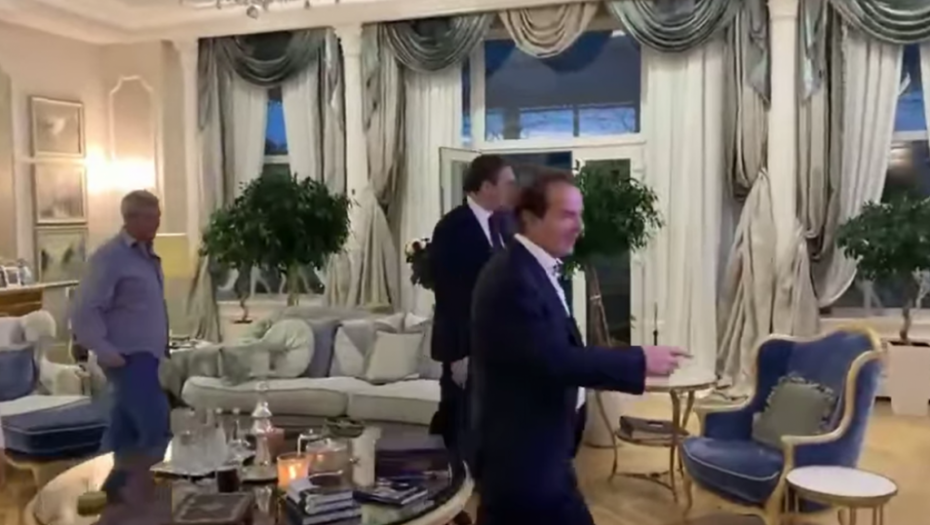 Vučić u poseti Bogoljubu Kariću