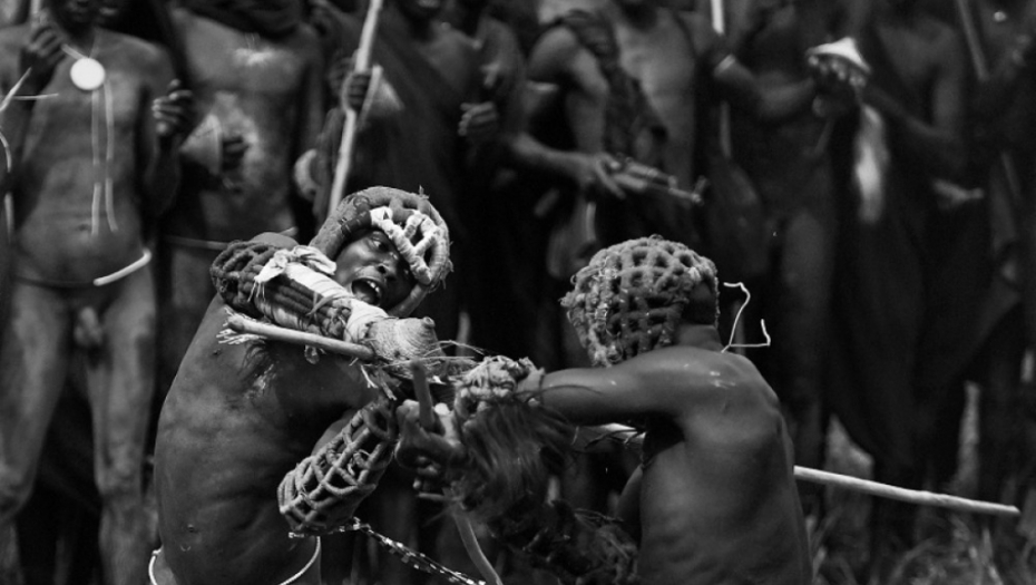 Pleme Suri, Donga, Borba