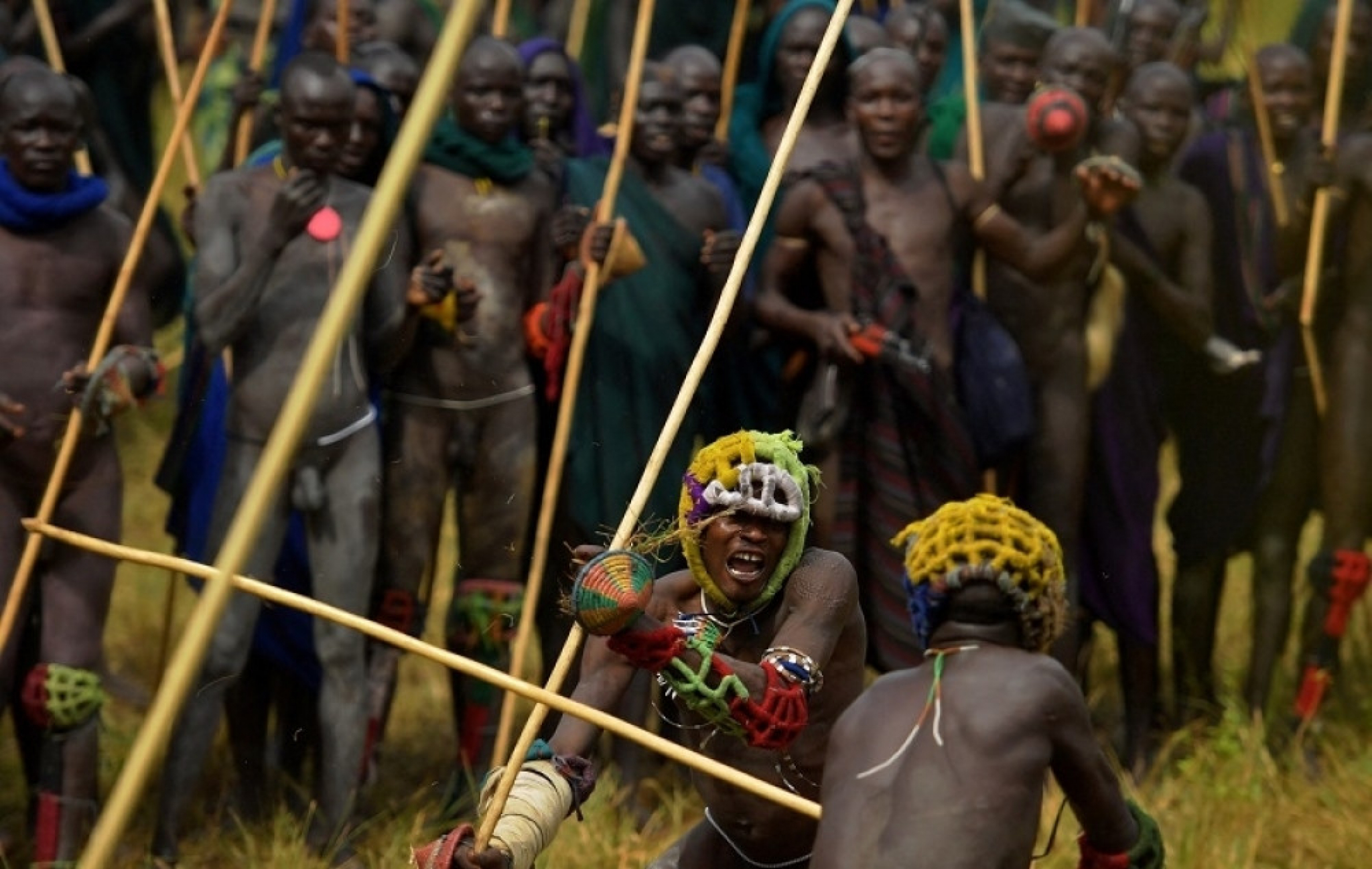 Pleme Suri, Donga, Borba