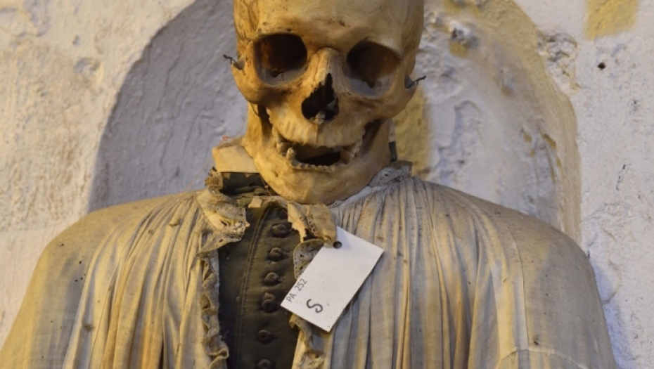 BIZARNI MUZEJ KAPUCINSKOG MANASTIRA, kostur