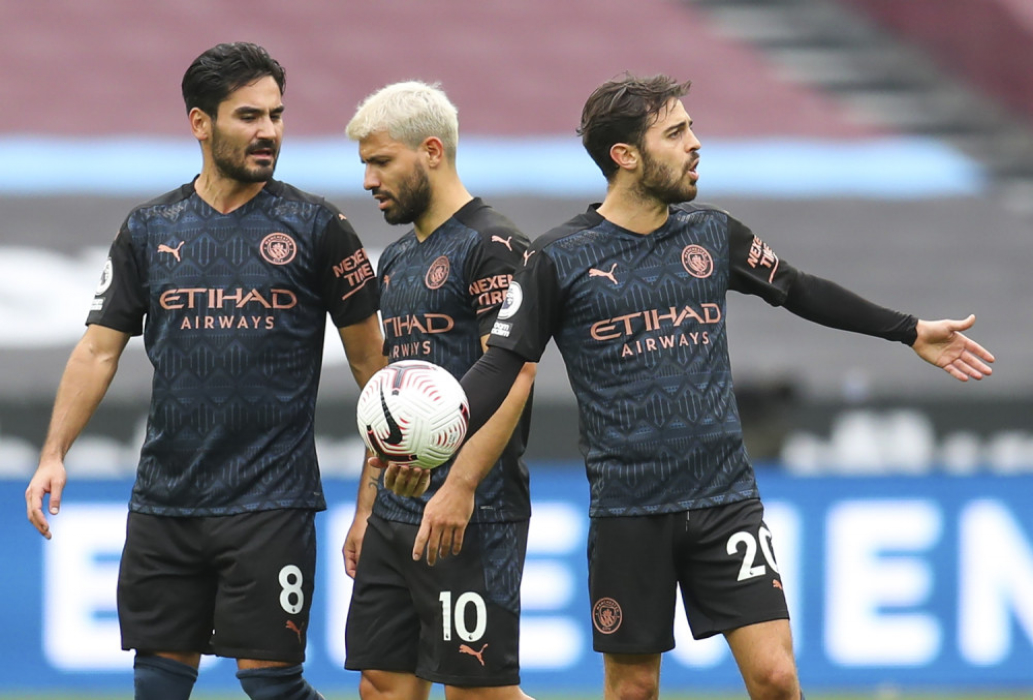Ilkaj Gundogan i Serhio Aguero i Bernardo Silva (Mančester Siti)