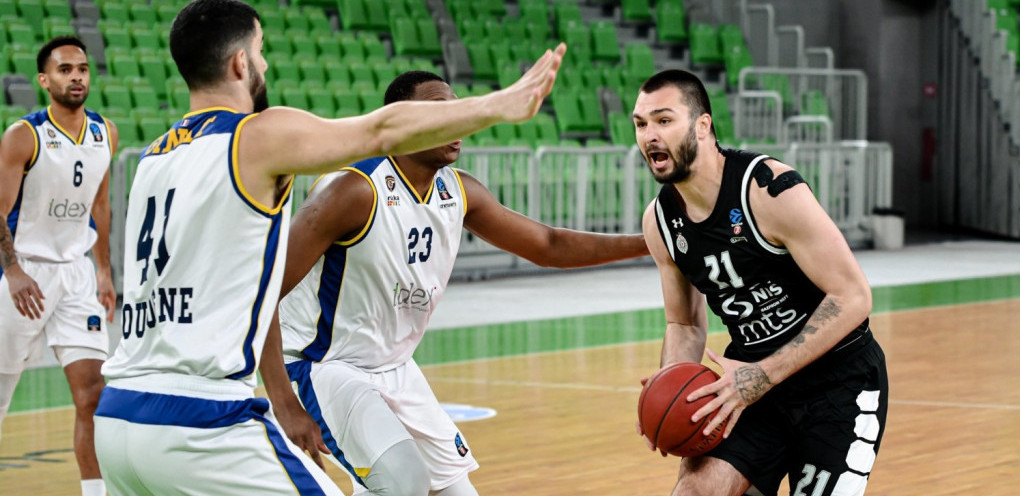 OČAJNA ZAVRŠNICA SKUPO KOŠTALA CRNO-BELE Partizan se oprostio od Evrope novim porazom
