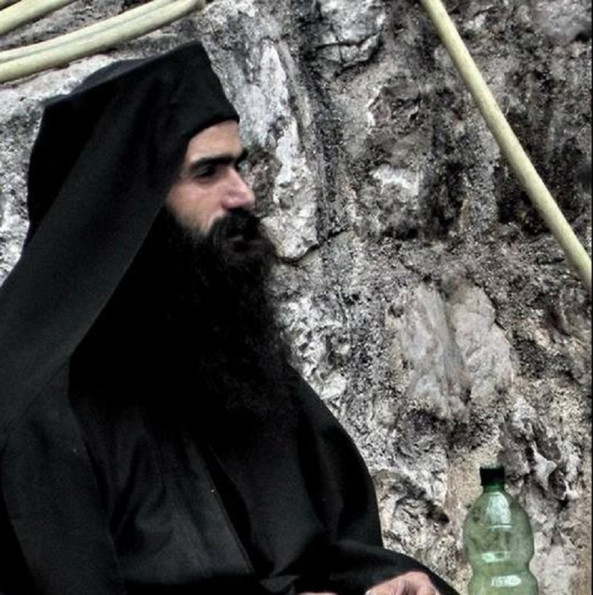 Otac Rafailo, sve&scaron;tenik