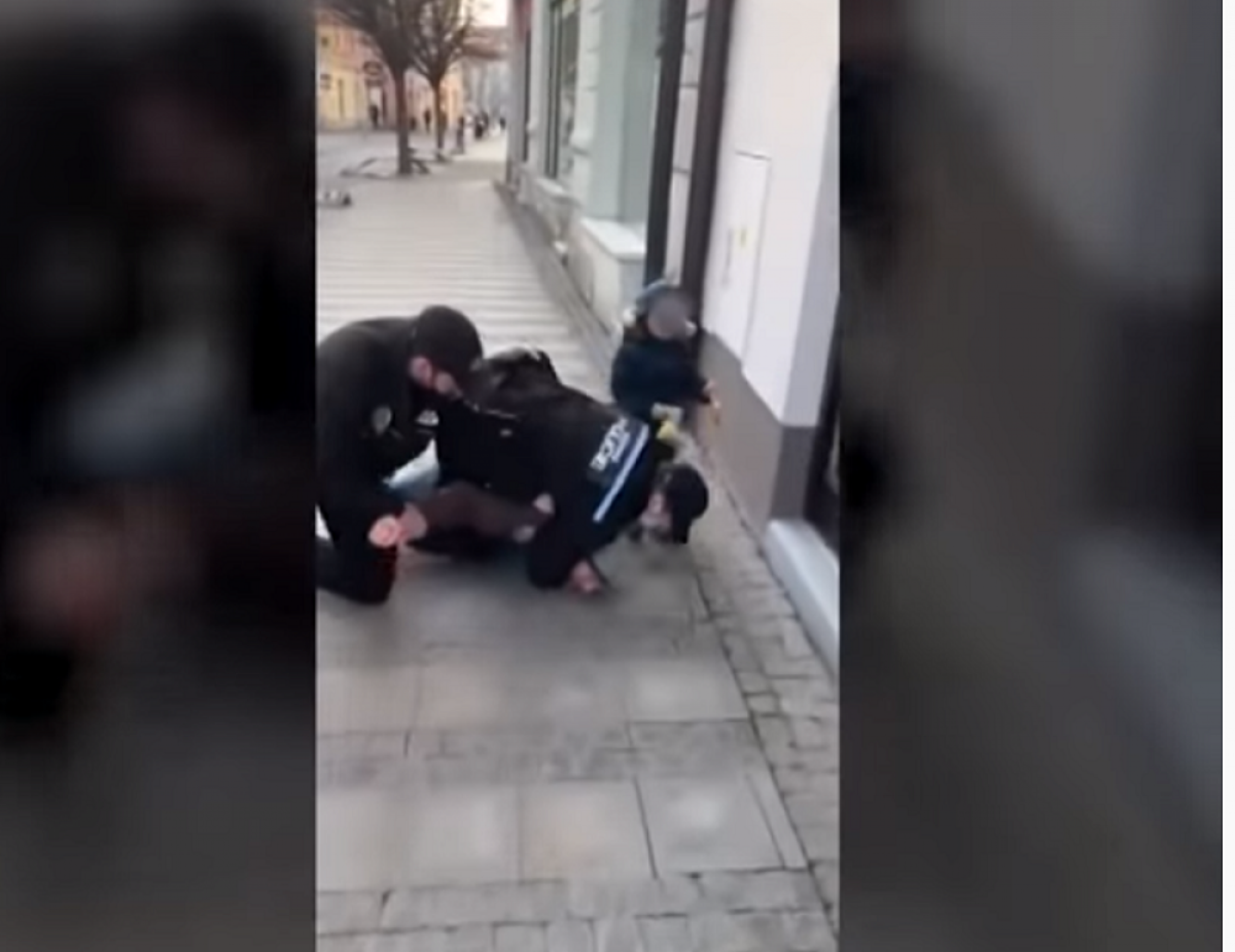 Prebijanje čoveka zbog maske