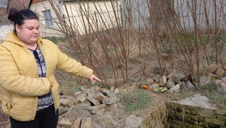 Jovana Hajradinoski, komšinica