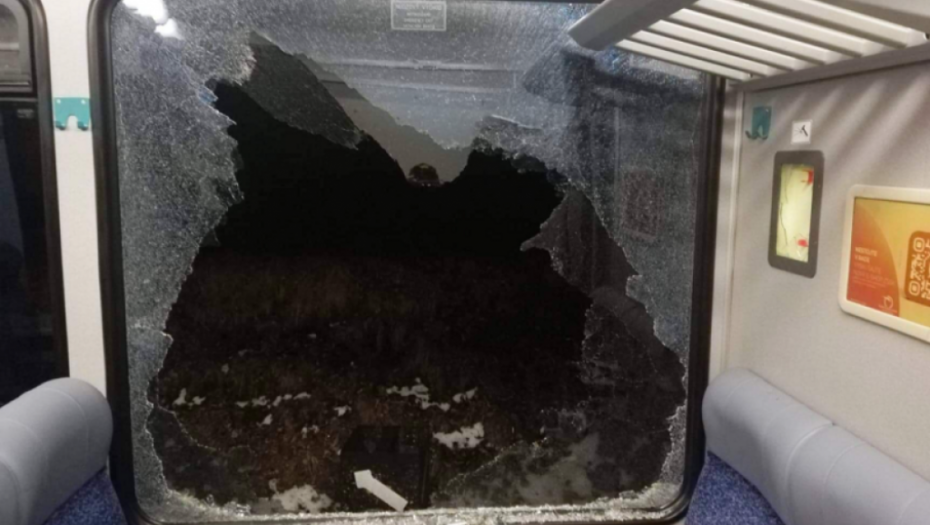 tramvaj, razbojništvo, slomljeno staklo