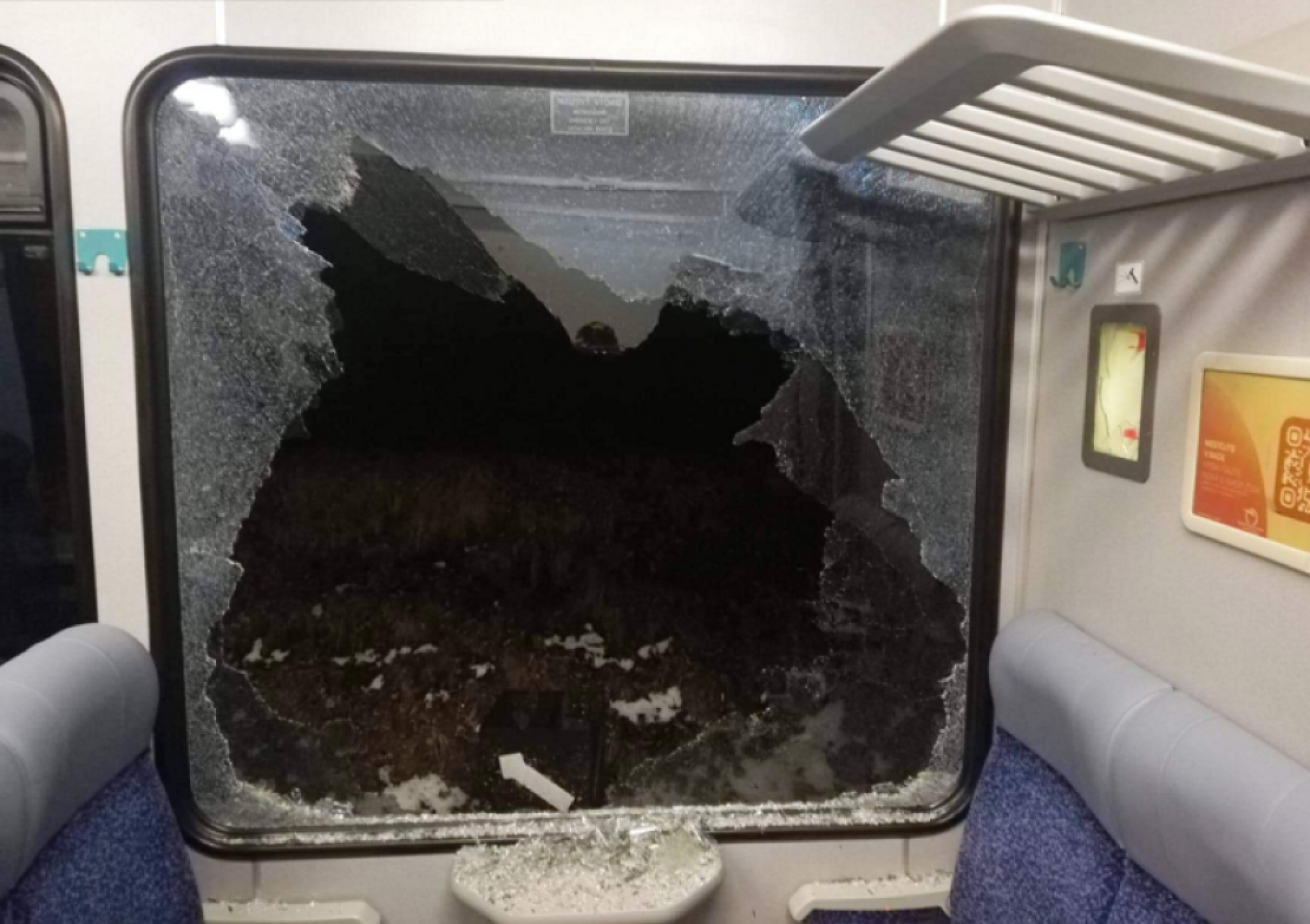 tramvaj, razbojništvo, slomljeno staklo