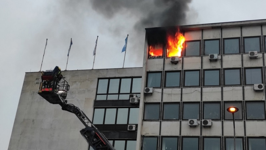Požar u zgradi Poreske uprave u Novom Sadu