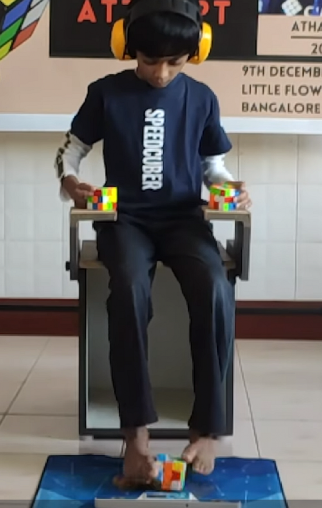 dečak, rubikova kocka