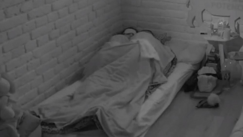 "Ne stidim se što je Nenad moj izbor, to je čovek koga volim i voleću ga. Mi smo bili u emotivnom odnosu pre ove veze, ali su ljubomorne scene bile tiše, ja ću se za ovaj odnos boriti. Ovo je naš greh pred Bogom, ja u ovoj situaciji gledam nas. Nemam prava da razmišljam kako je njegovoj supruzi, jer sam izabrala sebe", rekla je ranije Tara.