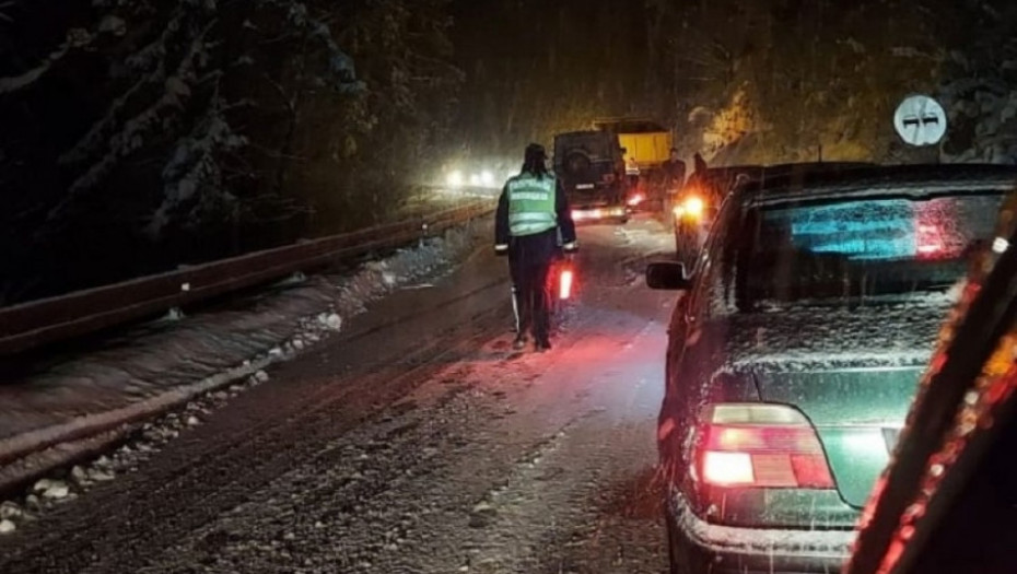 Sneg na putu, saobraćajna policija