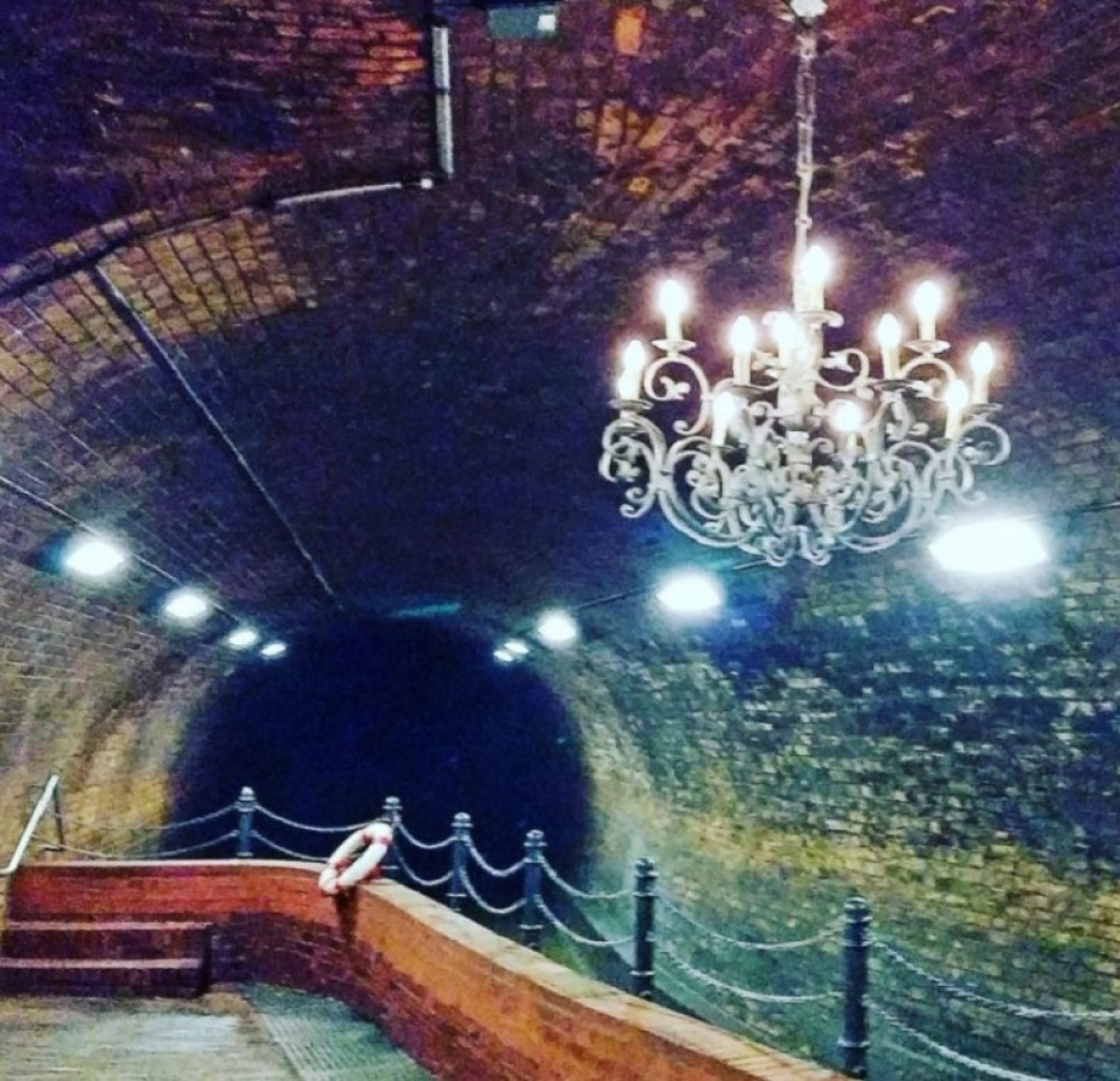 luster, nemačka, kanalizacija, luster u kanalizaciji