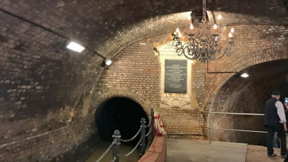 luster, nemačka, kanalizacija, luster u kanalizaciji