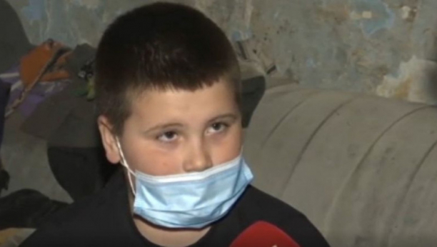 AKCIJA POMOĆI PORODICI IZ PANČEVA Ovo četvoro mališana ne znaju kako je živeti u kući sa strujom, uče uz svetlost sveća!