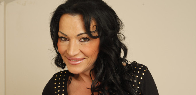 NA NASTUPU IZBEGLA HITAC U GLAVU! Goca Božinovska: Metak je proleteo pored mene, a čovek pao kao pokošen dok sam pevala!