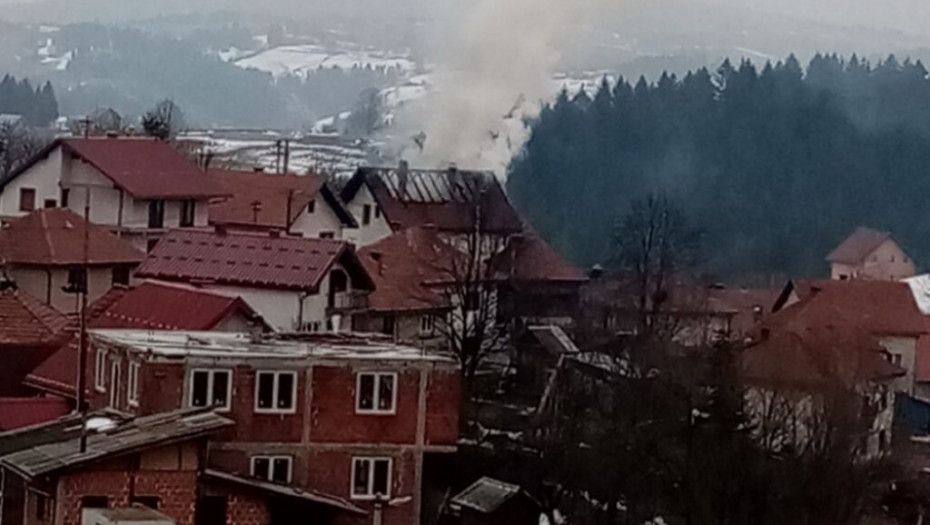 Požar porodična kuća krov dim