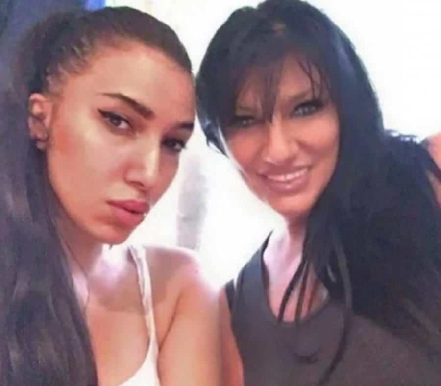 ONA IZBEGAVA JAVNOST Ovo je Vesna, bivša supruga Željka Joksimovića, sa lepom Valjevkom pevač ima ćerku Minu! (FOTO)