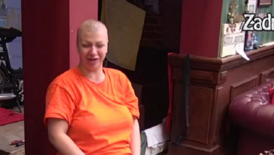 NAKON ŠTO JE OBRIJALA GLAVU Miljana Kulić moli za pomoć, plaši se da će nauditi sebi: Loše se osećam! (FOTO)