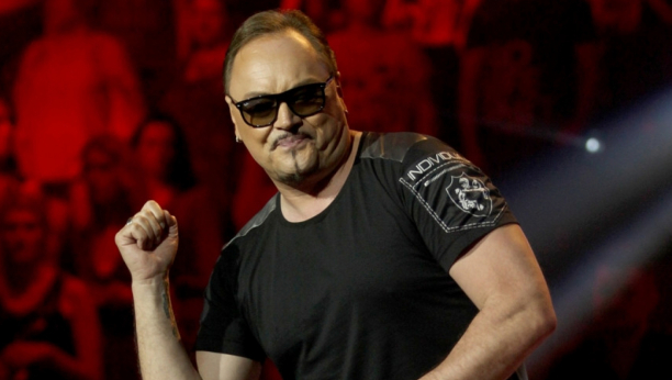 BOBANE OVO JE TVOJA KRIVICA! Pevač na turneju poveo kolegu, pa doživeli veliki neuspeh!