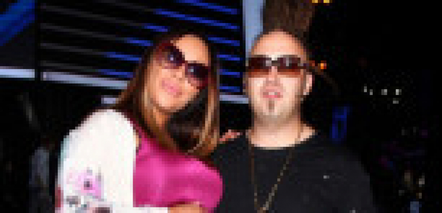 RASTA NIKAD NIJE BIO KOD KUĆE, A ONA JE POŽRTVOVANA MAJKA! Komšije otkrile sve o Ani Nikolić, reper dolazi često, a Tara se vraća sa punim kesama poklona od njega