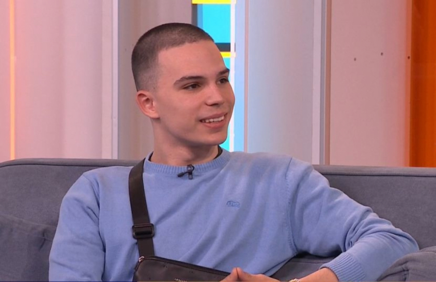 VOJAŽ DOBIO GLAVNU ULOGU U SERIJI! Evo koja popularna glumica mu glumi majku i dala mu je ovaj bitan savet!