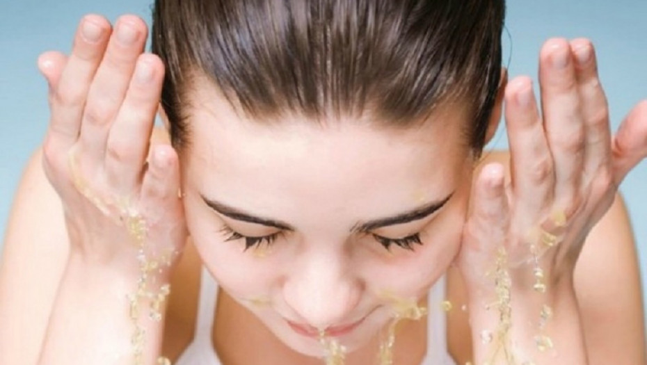 DOMAĆI PILING ZA LICE OD TRI SASTOJKA Uklanja mrtve ćelije, vraćaju koži sjaj i elastičnost