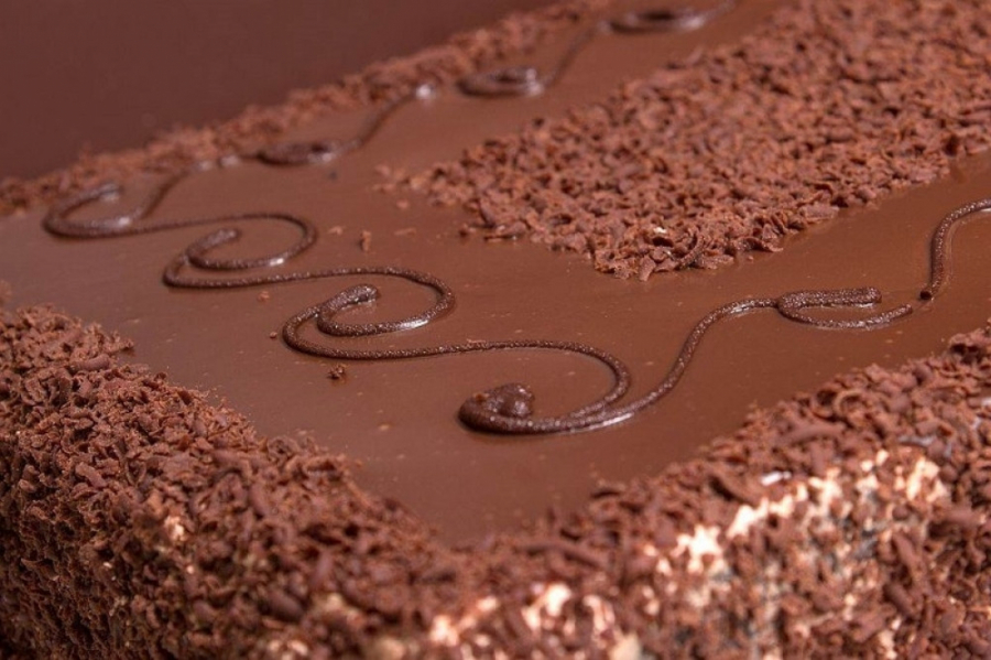 SLATKA MALA IZVRNUTA TORTA Čokoladni slatkiš koji svi obožavaju