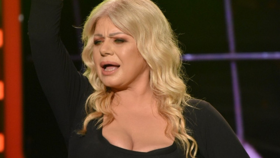 GRCA U SUZAMA Pevačica se slomila u emisiji, evo šta je bio razlog