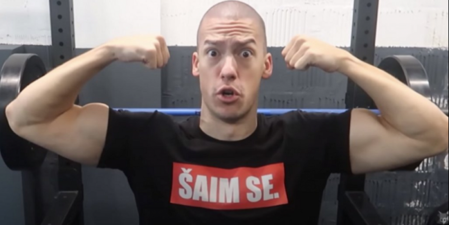 BAKA PRASE JE DEMON, ON JE KRIV ŠTO NAS NAROD NE VOLI! Jutjuberka bez dlake na jeziku oplela po kolegi, pa pomenula zaradu!