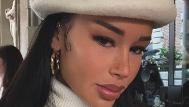 ELENA KITIĆ UHVAĆENA SA NOVIM DEČKOM! Pevačica u besnoj mašini divljala po Beogradu