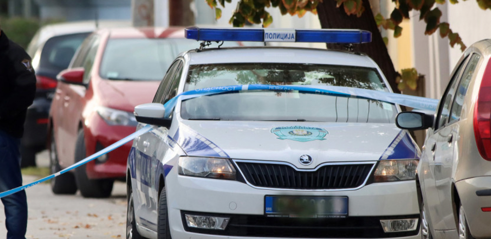 UŽAS U LESKOVCU Taksistu (40) mušterija ubola u lice