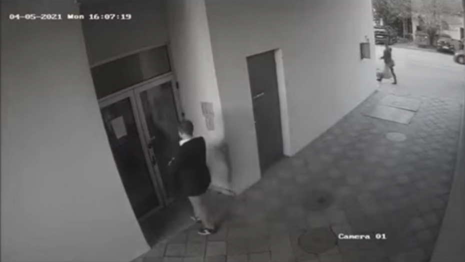 Zemunac unosi eksploziv u zgradu