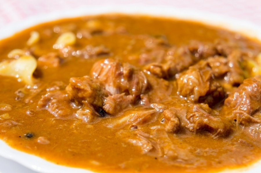 UKUS KOJI OČARAVA I PROFESIONALNE KUVARE Gulaš u vinu je jelo koje ćete iznova i iznova praviti