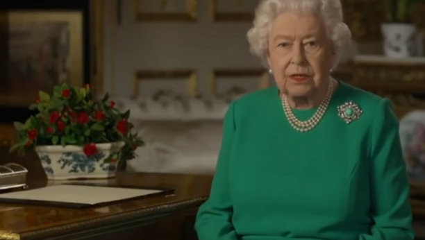 ZAŠTO JE KRALJICA ELIZABETA NOSILA SAMO JARKE BOJE Razlog je dirljiv, svaka kombinacija imala jedinstven broj