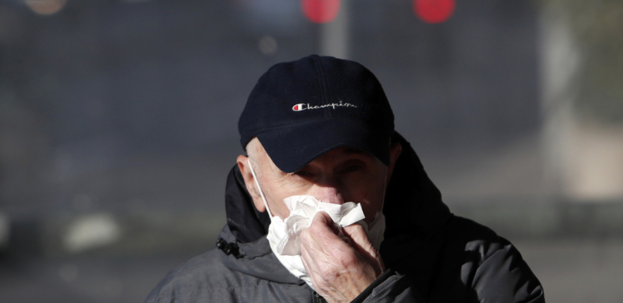 DOKTORI DALI OBRAZLOŽENJE: Da li konstantno nošenje maske može izazivati ispadanje zuba?