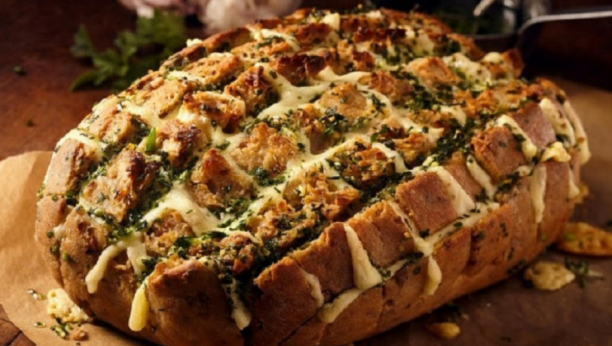BRZINSKI OBROK KOJI ĆE VAS SJAJNO ZASITITI Pita od starog hleba, spanaća i feta sira