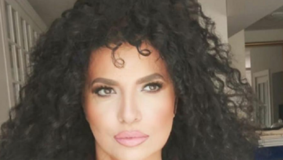 AUUUU, DOKLE VIŠE ?! Lidija Vukićević je zbog ove fotografije definitivno postala neprikosnoveni majstor fotošopa na estradi! (FOTO)