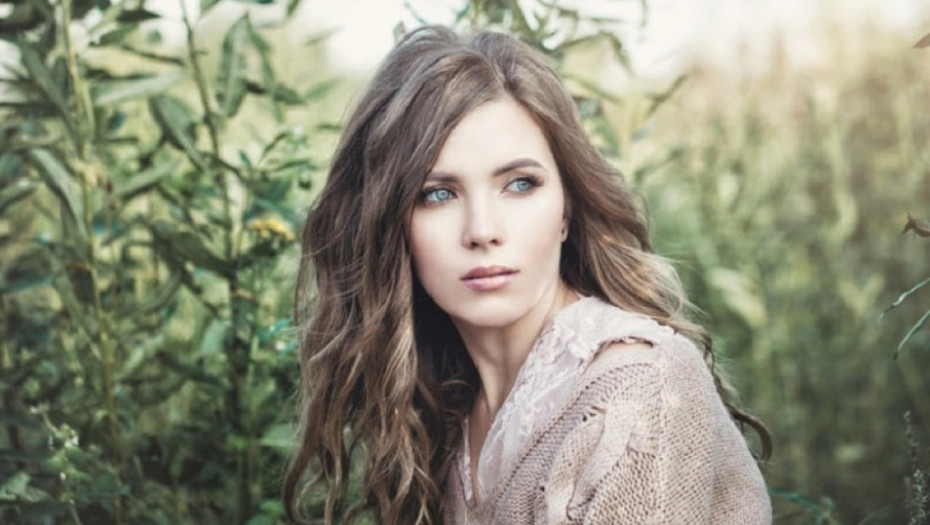 SAVETI STILISTA: 7 pravila oblačenja koja treba da zapamte žene niskog rasta!