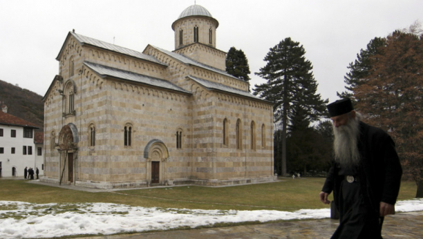 PRIŠTINA PRIKRIVA ISTINU O DEČANIMA Oglasila se Kancelarija za KiM povodom optužbi na račun igumana manastira Save Janjića