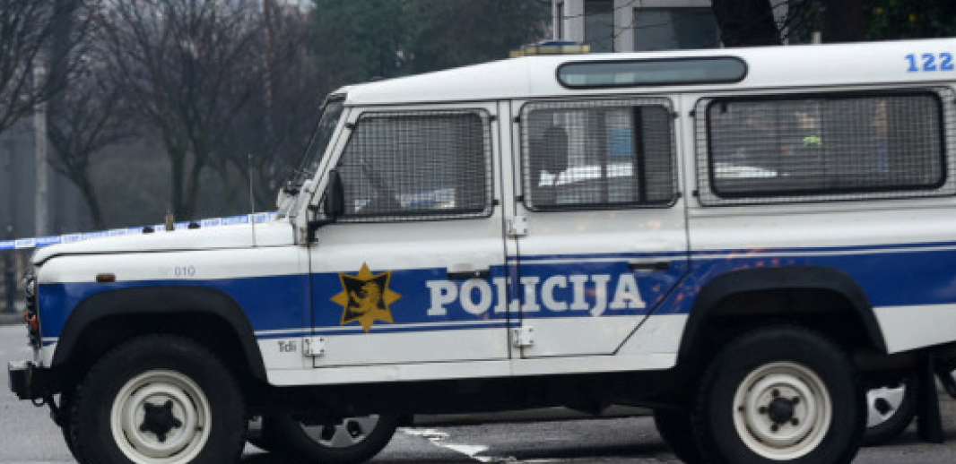 AKO OVO GLEDATE, ZNAČI DA SAM USPEO! Crnogorska policija na nogama - naoružani muškarac preti (VIDEO)