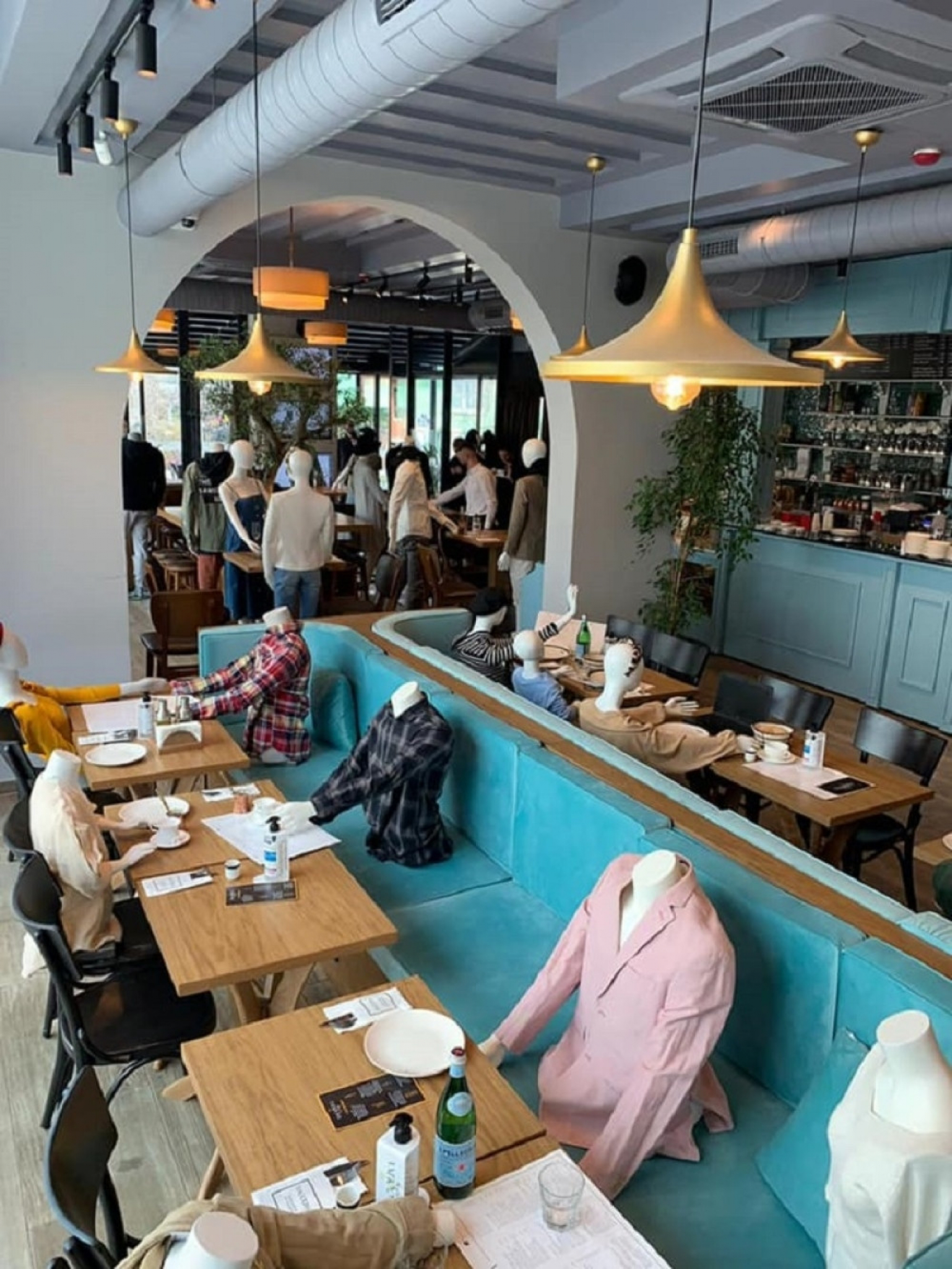 Priština, restoran Bagolina, lutke