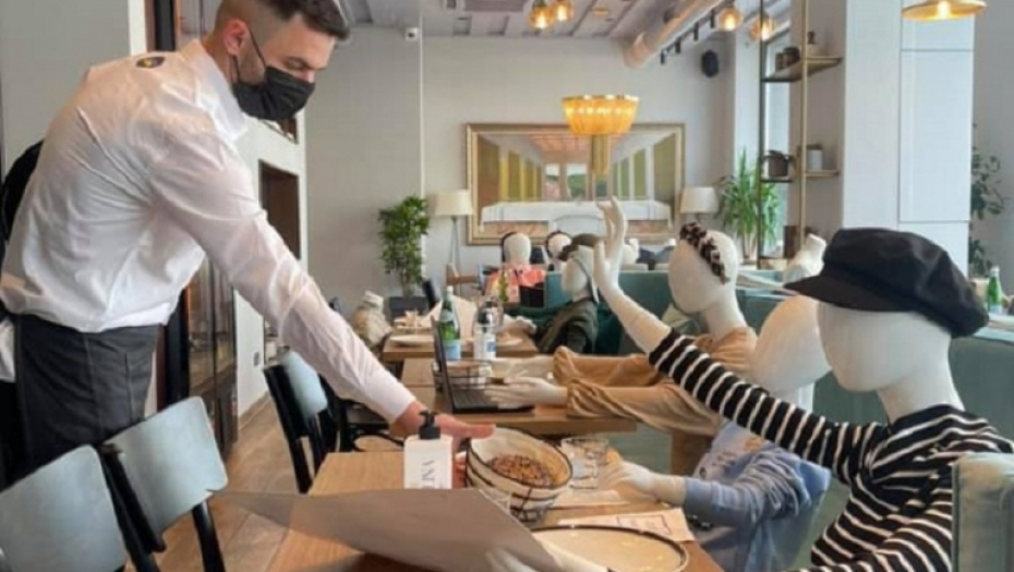 Priština, restoran Bagolina, lutke 