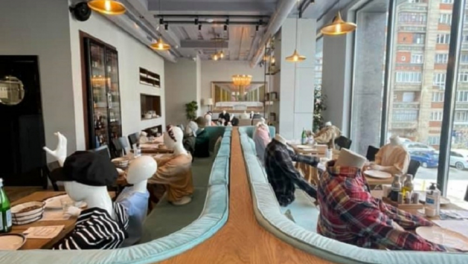 Priština, restoran Bagolina, lutke 