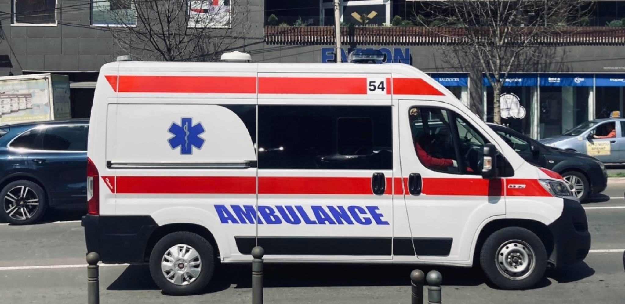 TEŠKA NESREĆA U CENTRU BEOGRADA: Motociklista (41) hitno prebačen u Urgentni centar