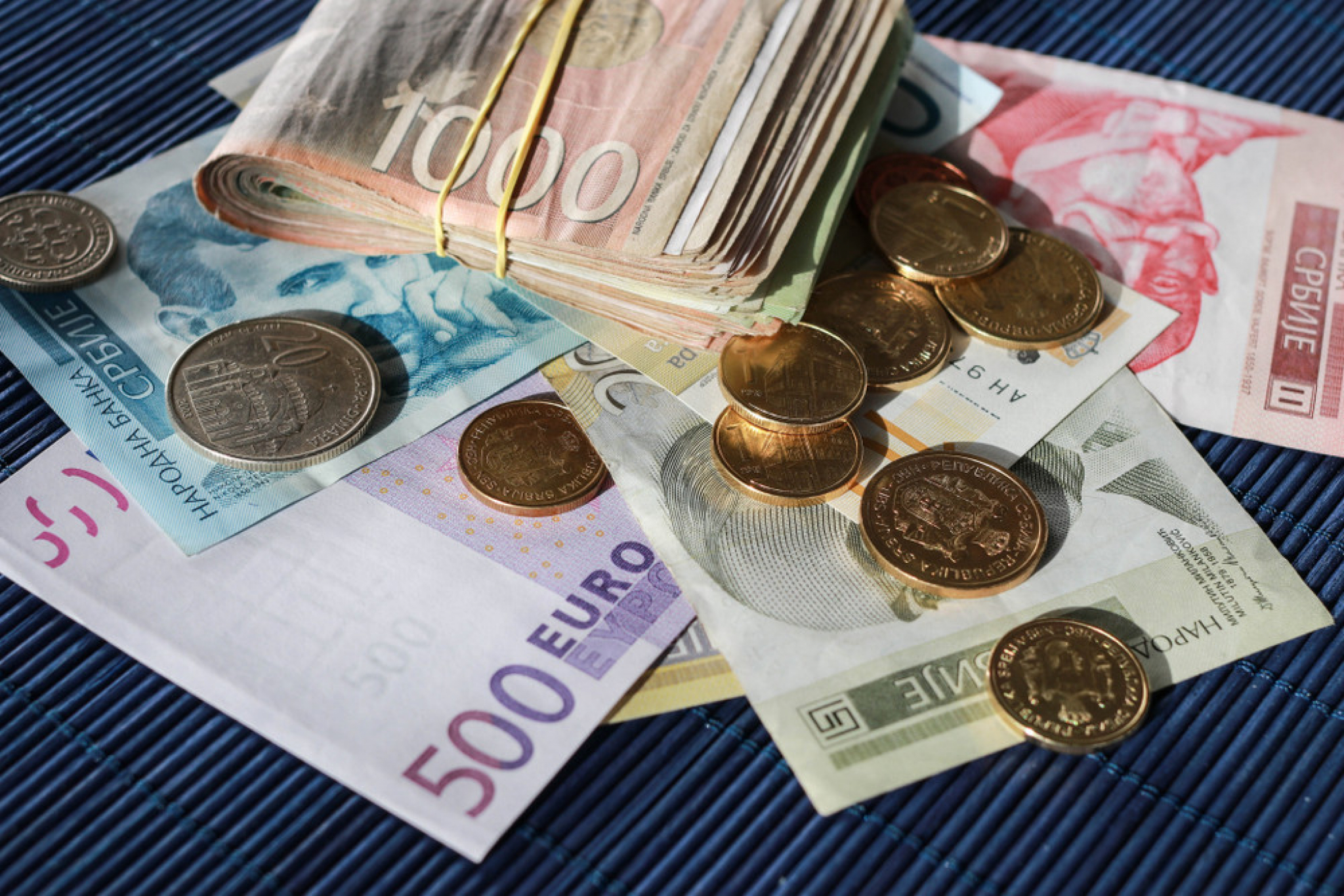 GDE I KADA SE POJAVIO PRVI PAPIRNI NOVAC Evropa papirne novčanice koristi skoro 400, Srbija oko 200 godina