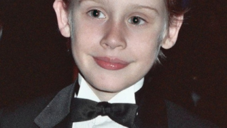 Makoli Kalkin, glumac, sam u kući