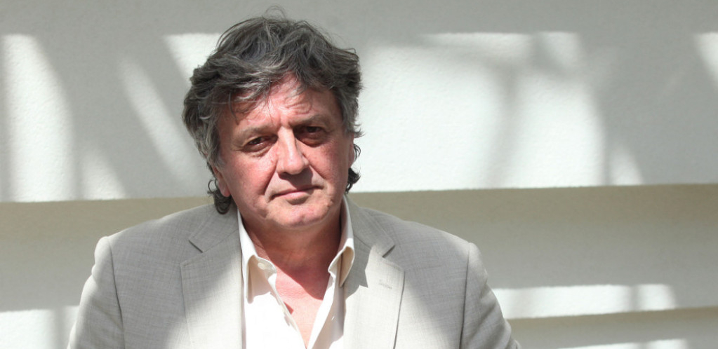 POSLE OVOGA VIŠE NIŠTA NEĆE BITI ISTO! Legendarni glumac, Radoš Bajić, otkrio dugo čuvanu tajnu o seriji "Selo gori, a baba se češlja": Neka mi Bog oprosti"!