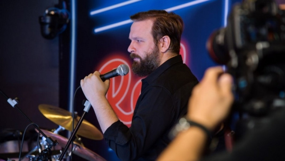 NAKON RAZVODA OD ĆERKE NAŠEG LEGENDARNOG GLUMCA! Aleksandar Berček nije podržao njihovo venčanje, a danas naš poznati reper šeta atraktivnu plavušu koja grmi kako izgleda! (FOTO)