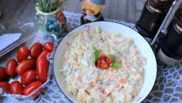 OVO SU GREŠKE KOJE PRAVITE KAD SPREMATE RUSKU SALATU Spremite je malo drugačije i videćete ogromnu razliku!