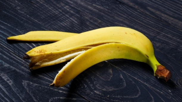 ZA DOBRO ZDRAVLJE: Svako veče stavljala je koru od banane na stopala: Rezultati su bili zapanjujući!